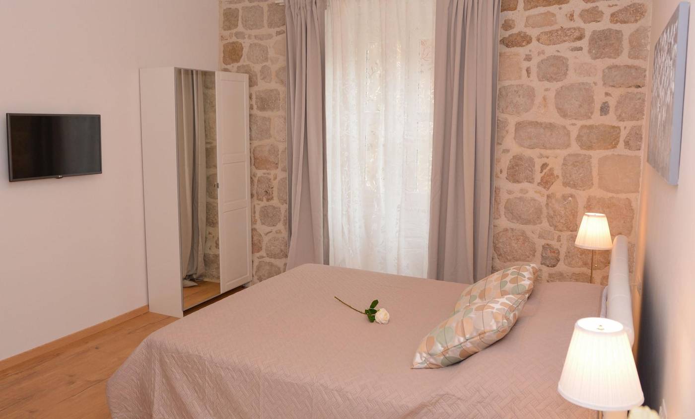 Rilati-Old-Town-Palace-Room-6