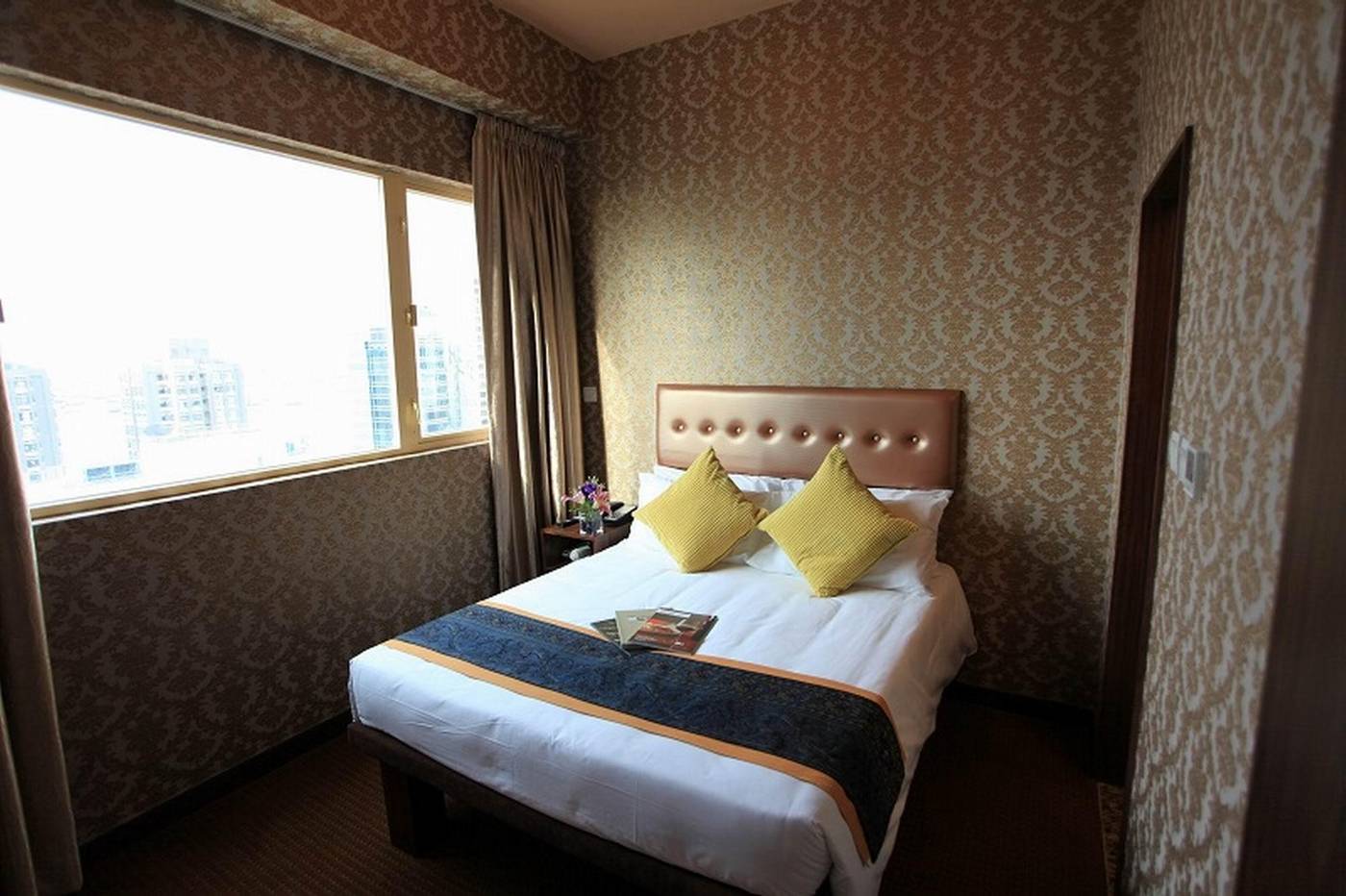 Grand-City-Hotel-Room-12
