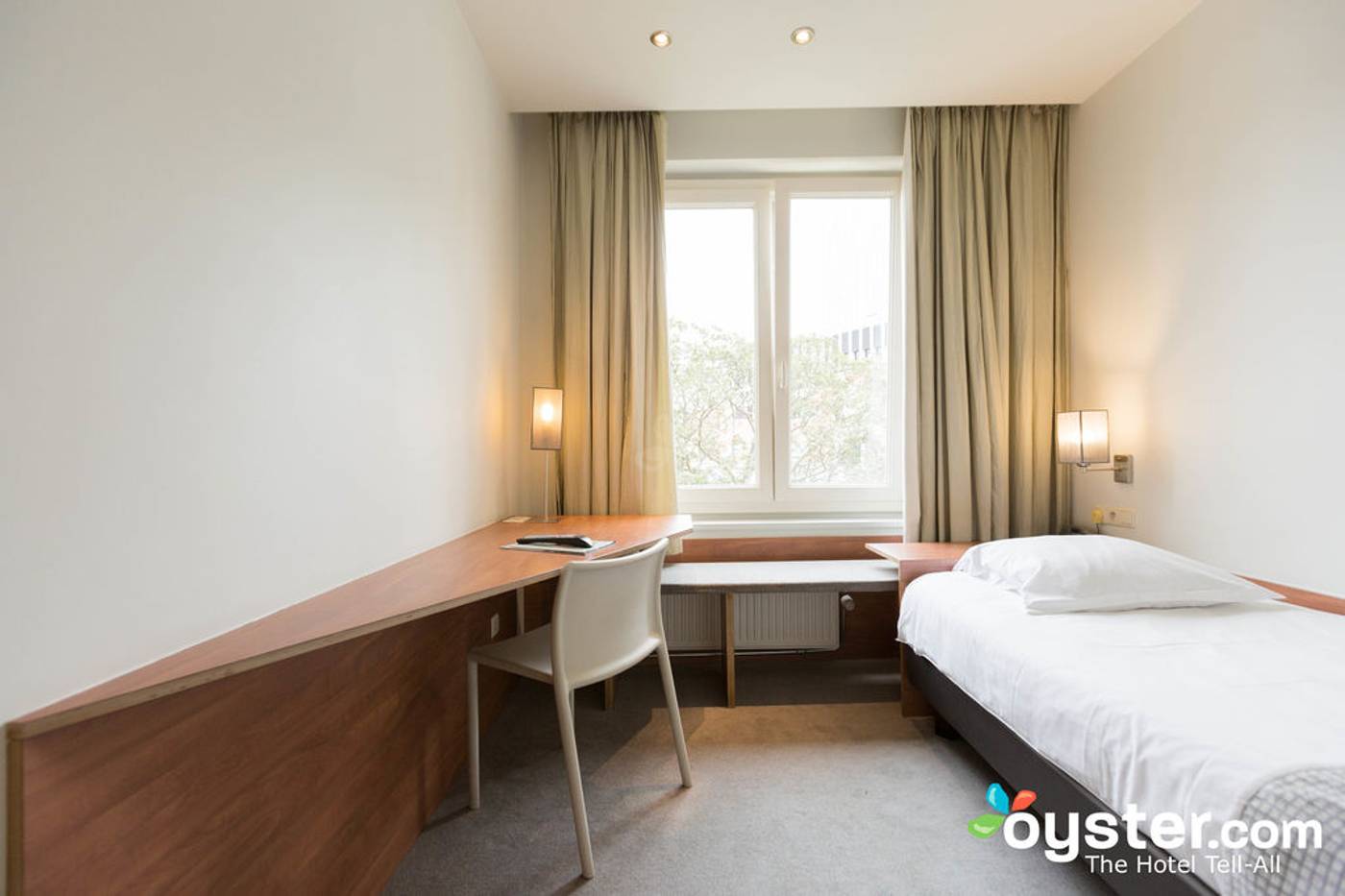 Hotel-Du-Congres-Room-23