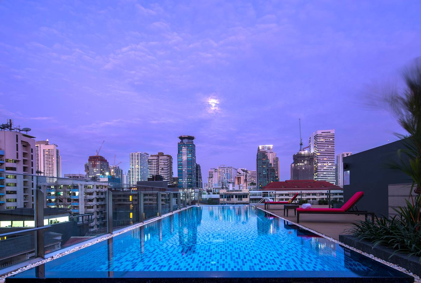 Travelodge-Sukhumvit-11-Pool-59