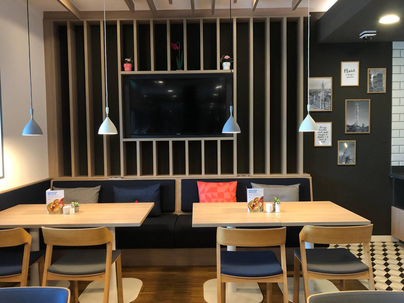 Holiday-Inn-Express-Munich---Olympiapark-Restaurant-26