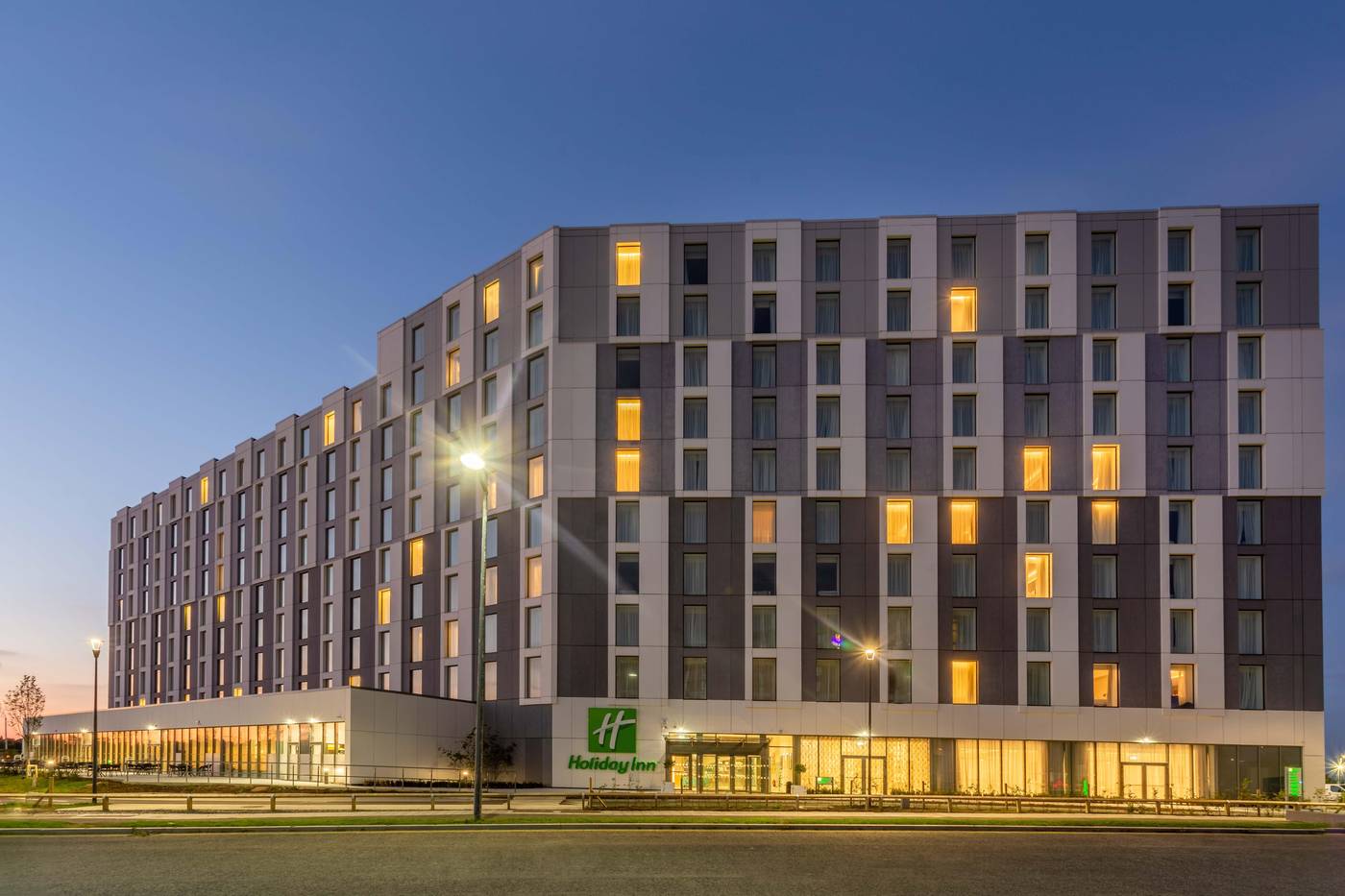 Holiday-Inn-Dublin-Airport-General-view-4