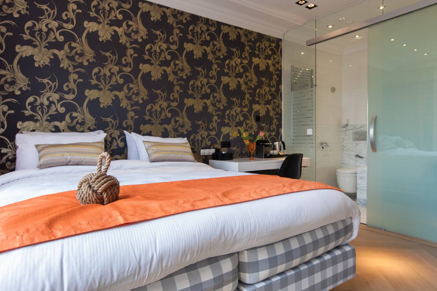 Amsterdam-Canal-Hotel-Room-26