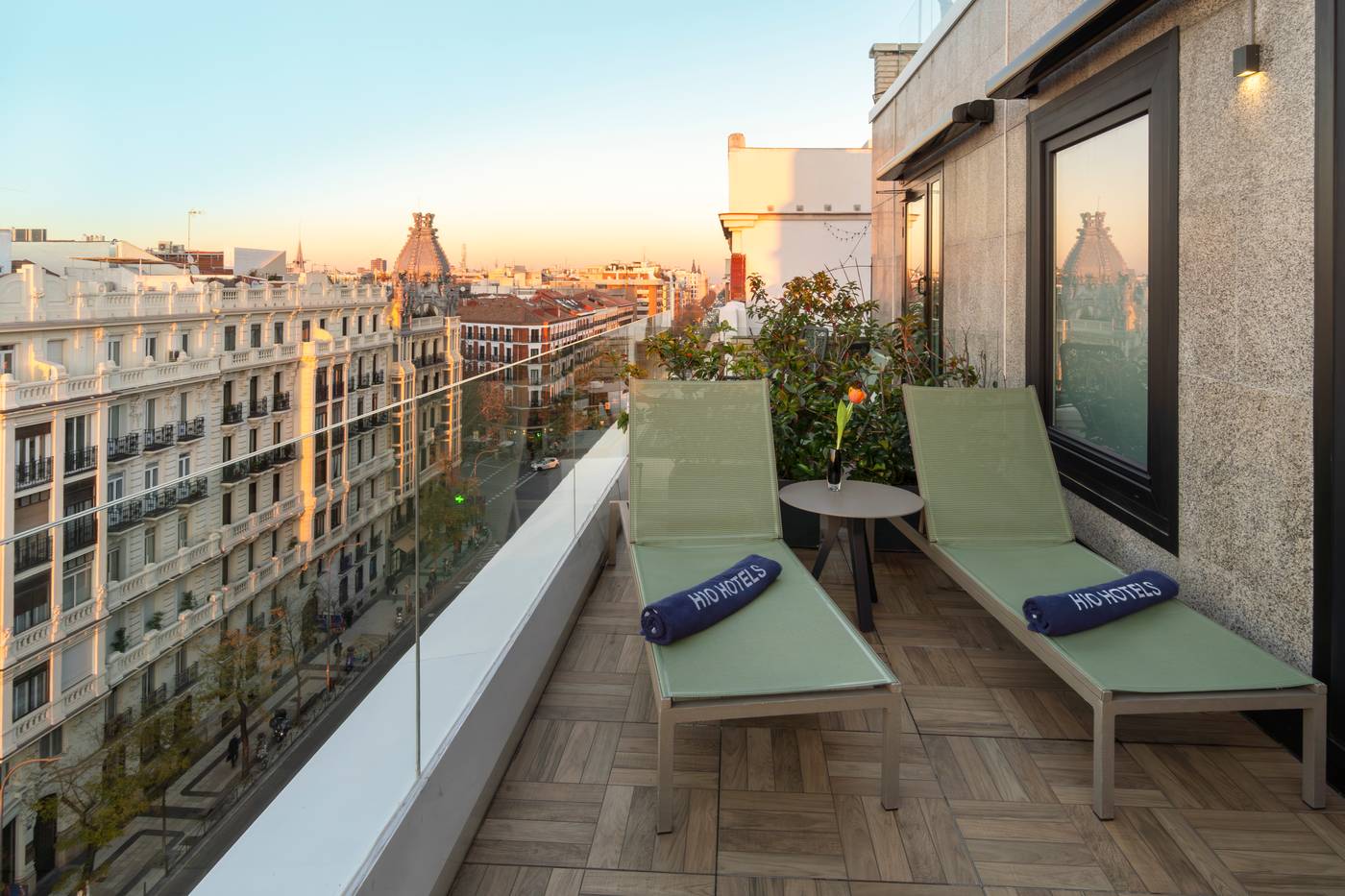 H10-Puerta-de-Alcala-Room-2