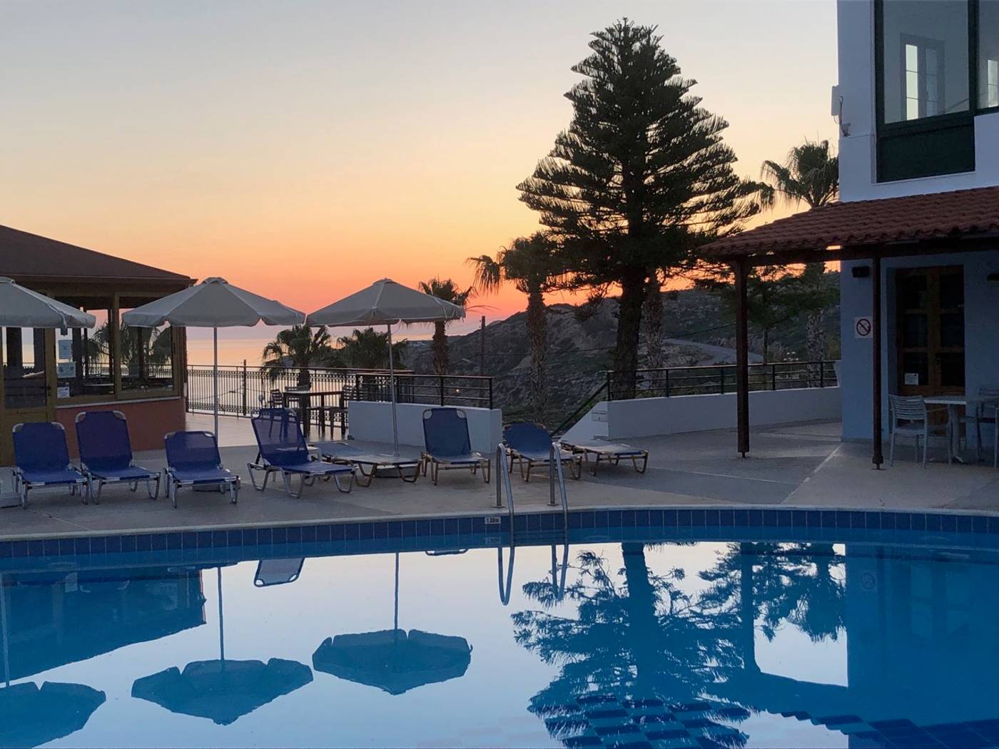 Camari-Gardens-Apartments-Pool-12