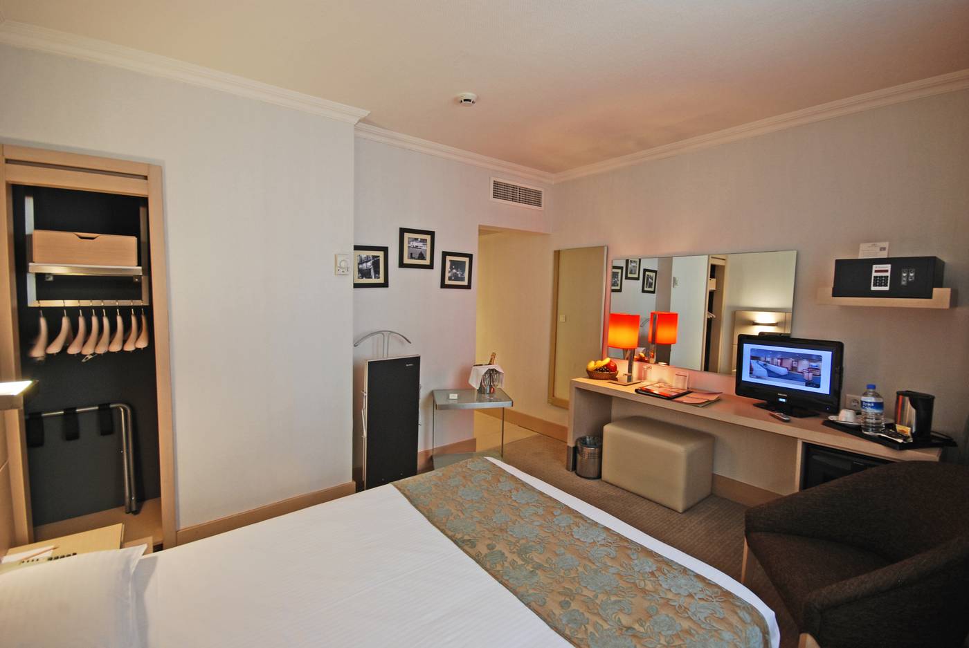 Eresin-Taxim-Premier-Room-4