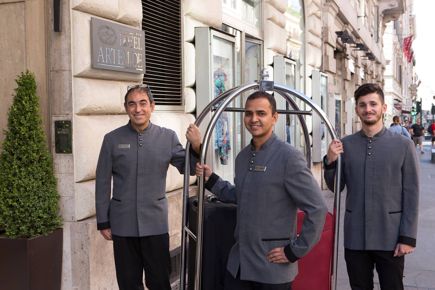 Hotel-Artemide-Lobby-37