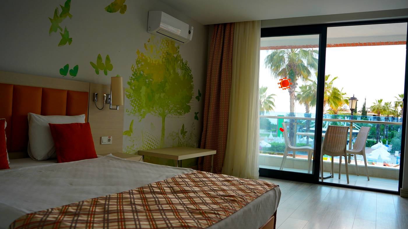 Club-Aqua-Plaza-Room-33
