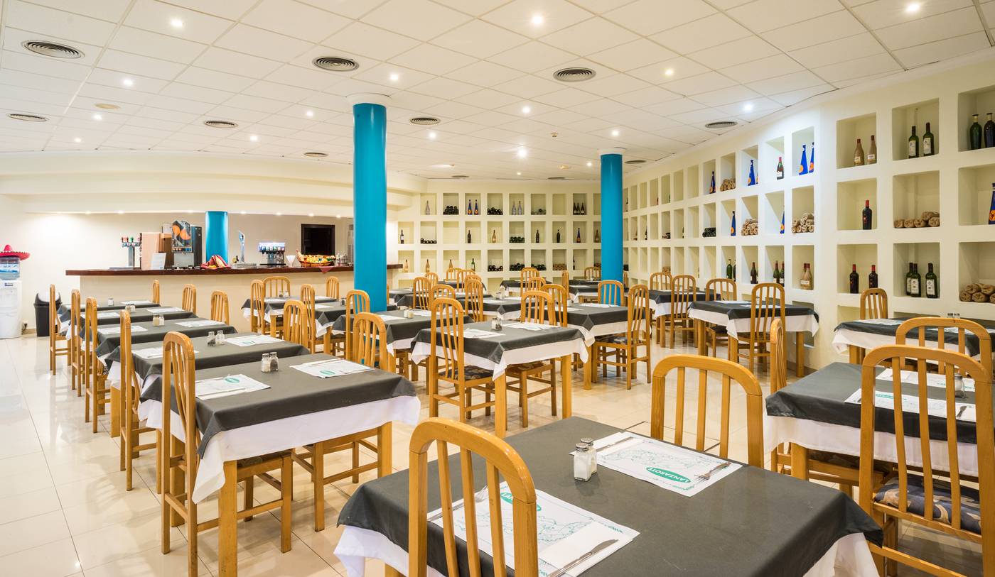 Blue-Sea-Apartamentos-Costa-Teguise-Gardens-Restaurant-24