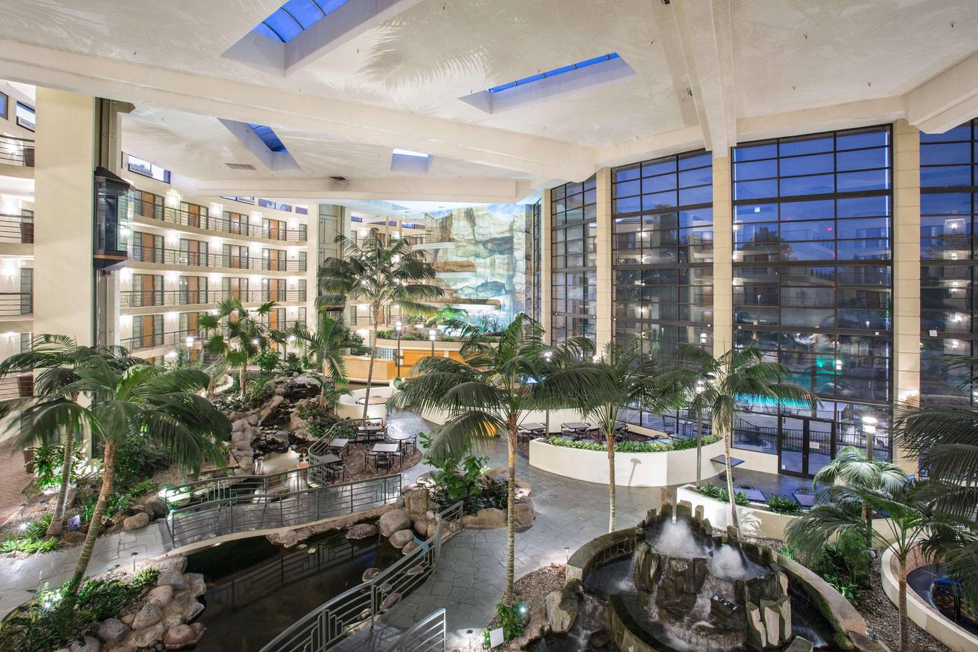Embassy Suites by Hilton Phoenix Biltmor-United States-PHOENIX-Lobby-4