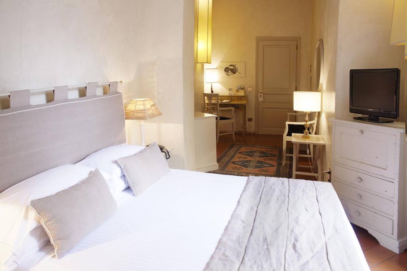 The-J---J-Historic-House-Hotel-Room-3