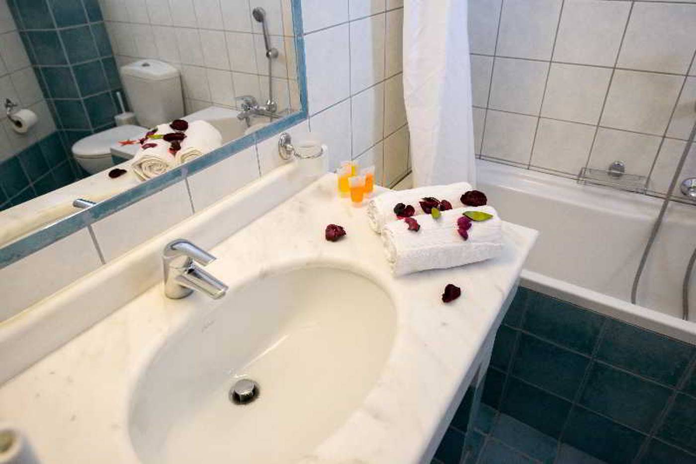 Al-Mare-Room-16