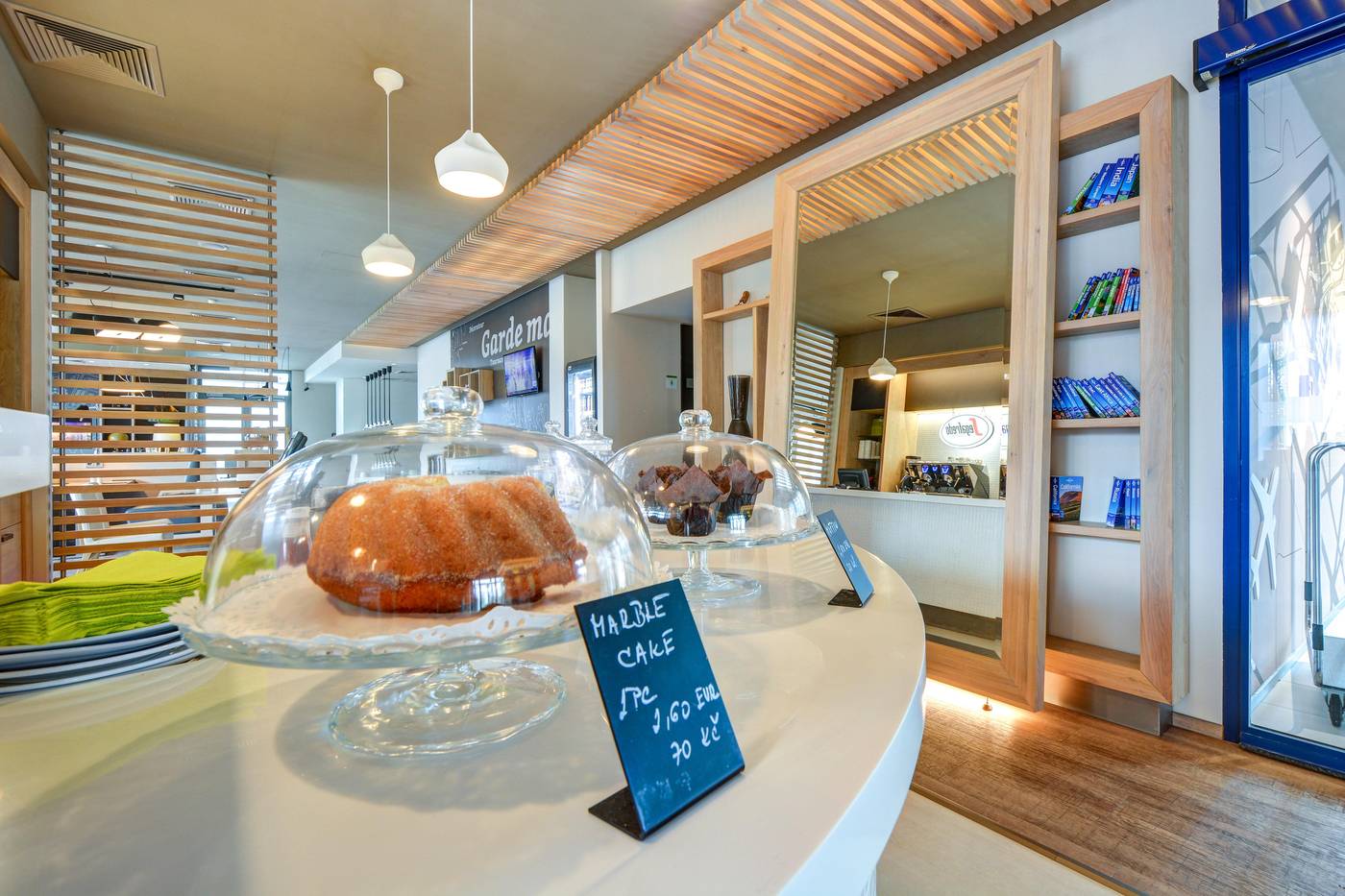 Holiday-Inn-Prague-Airport-Restaurant-21