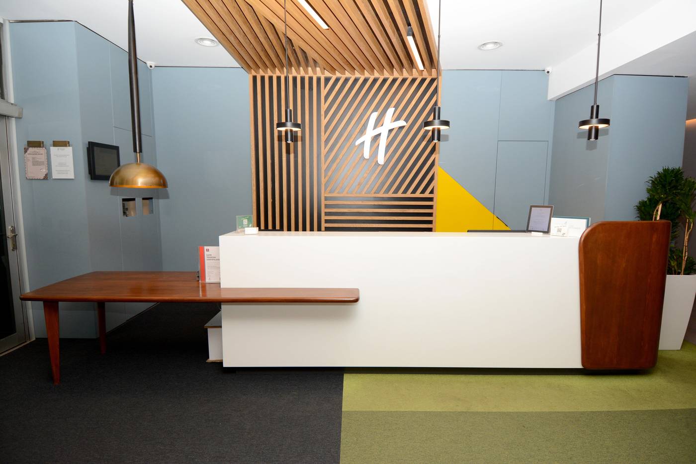 Holiday-Inn--Istanbul-City-Lobby-17