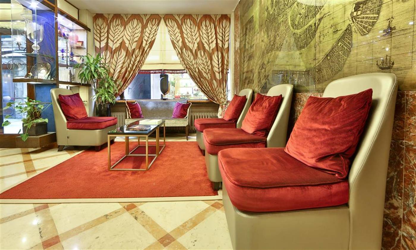 Hotel-Montecarlo-Lobby-11