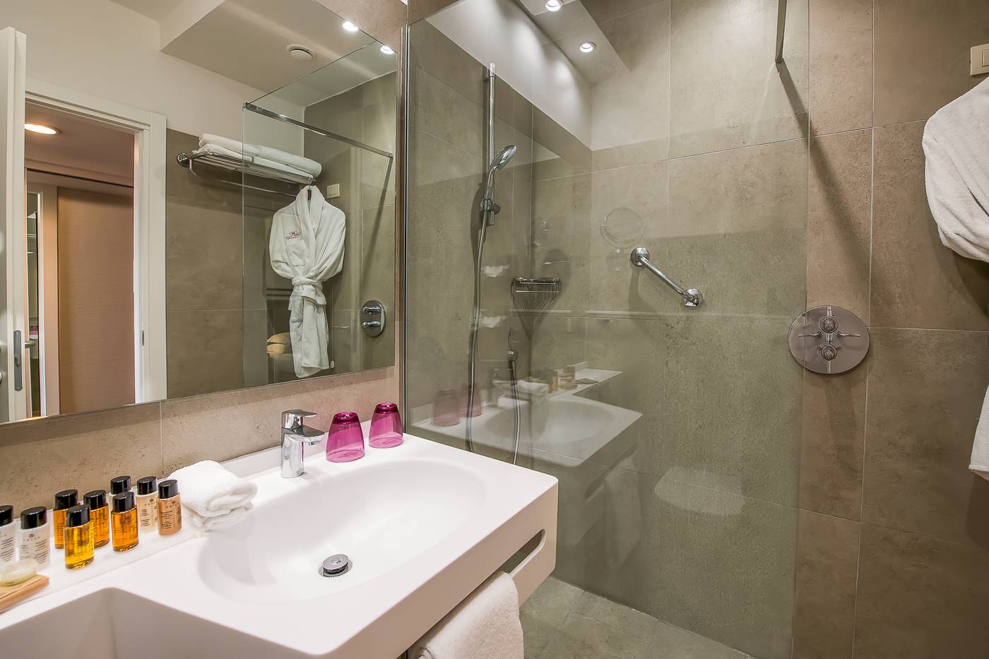 Crowne-Plaza-Rome---St--Peter-s-Room-57