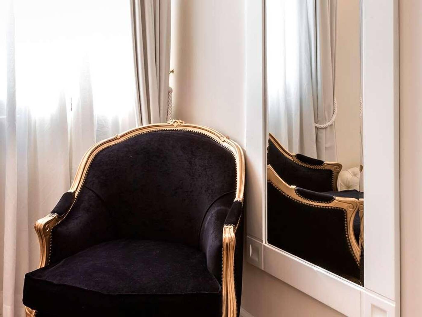 Sonder-Salute-Palace-Room-48