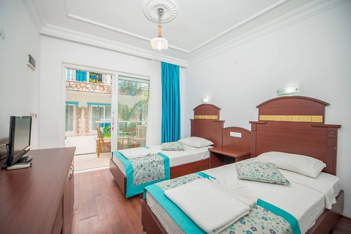 Side-Sunberk-Room-20