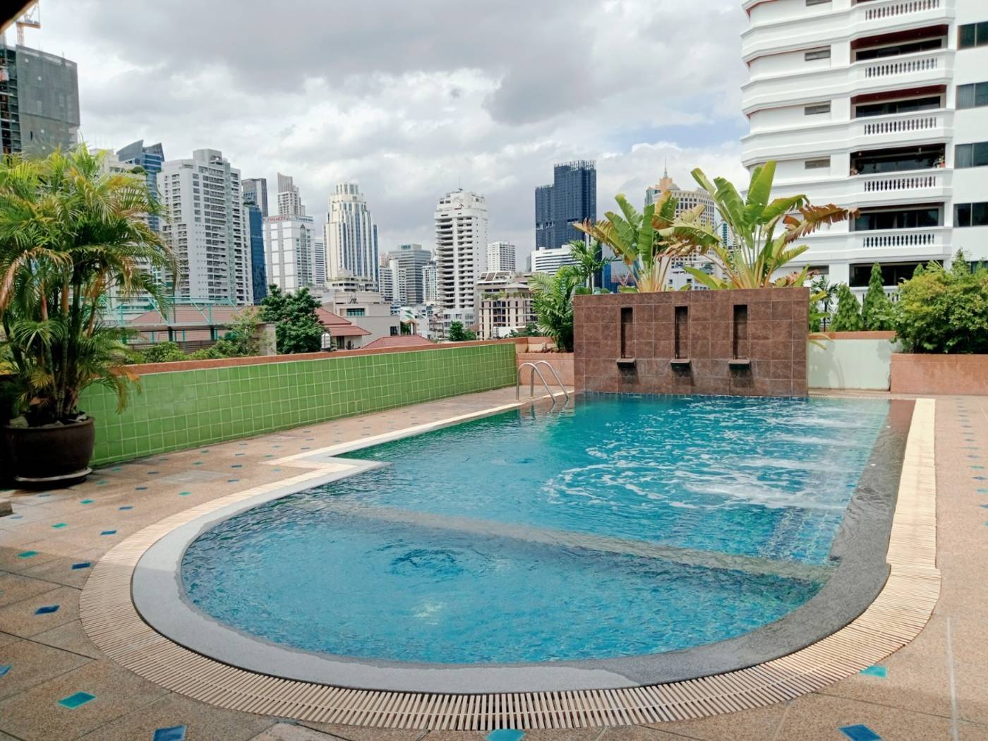 Woraburi-Sukhumvit-Hotel---Resort-Pool-19