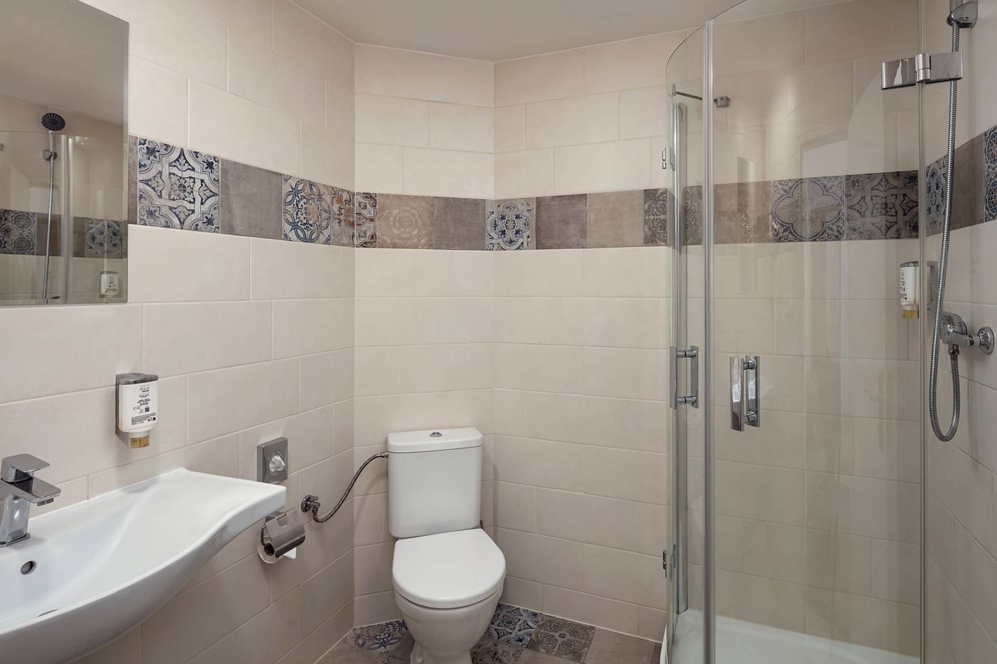 Superior-Hotel-Room-32