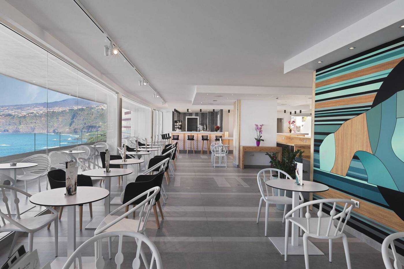 Hotel-Atlantic-Mirage-Suites---SPA-Lobby-23