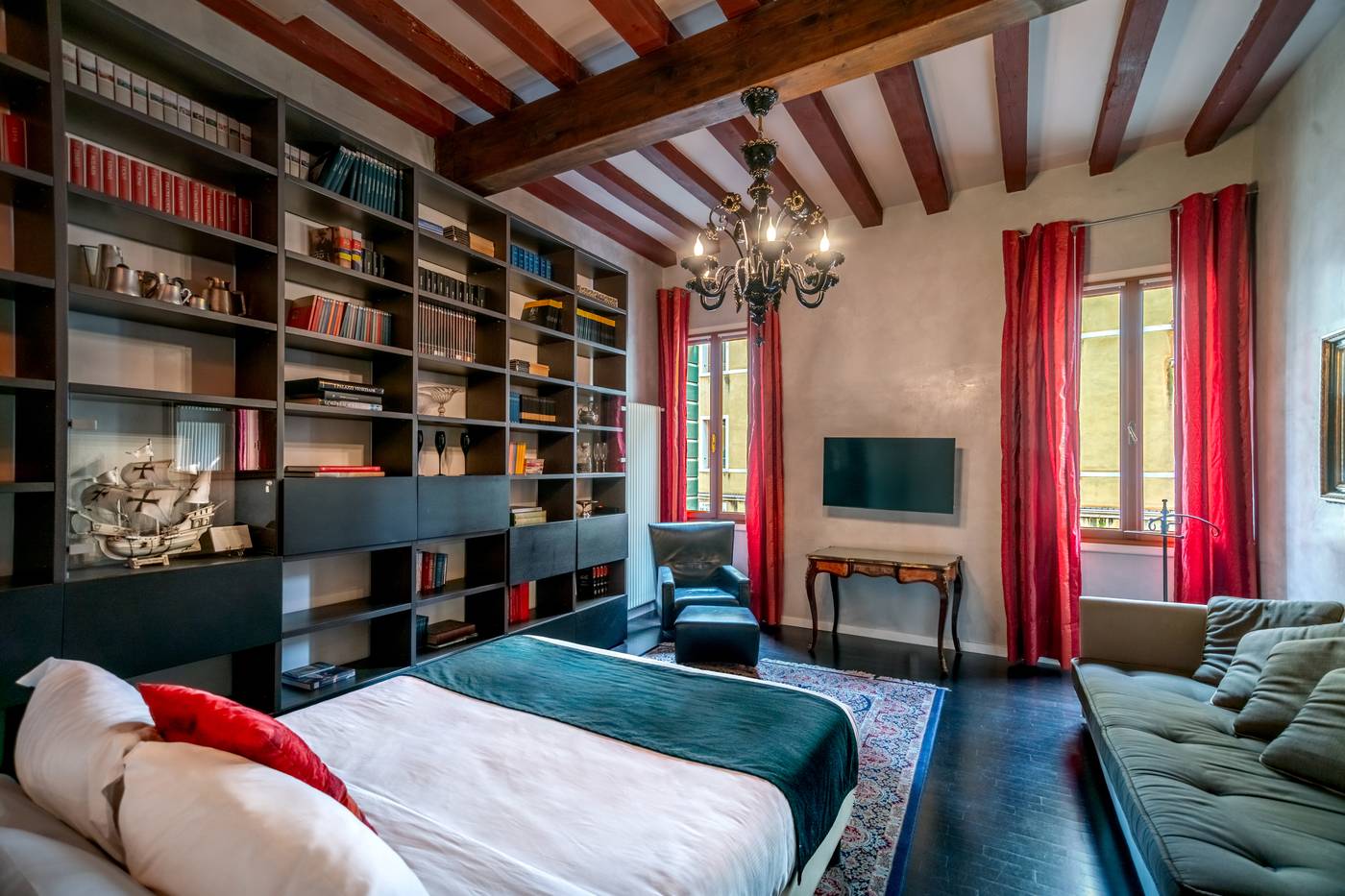 Palazzo-San-Luca-Room-6