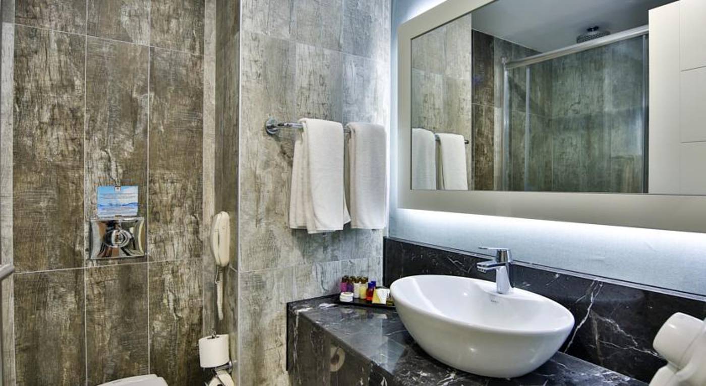 Saturn-Palace-Resort-Room-18