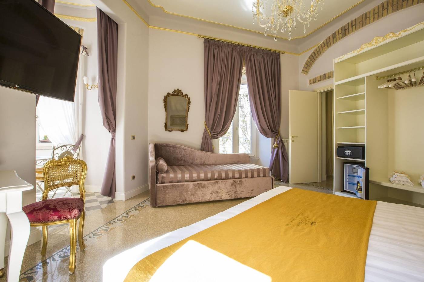 Trastevere-Royal-Suite-Room-8