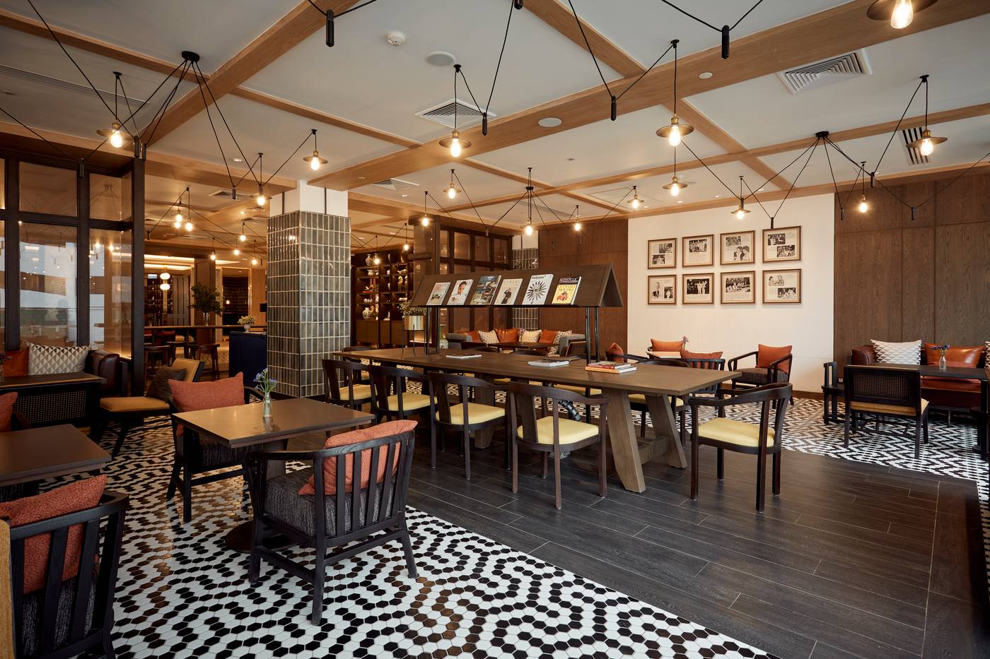 Montien-Hotel-Surawong-Restaurant-7