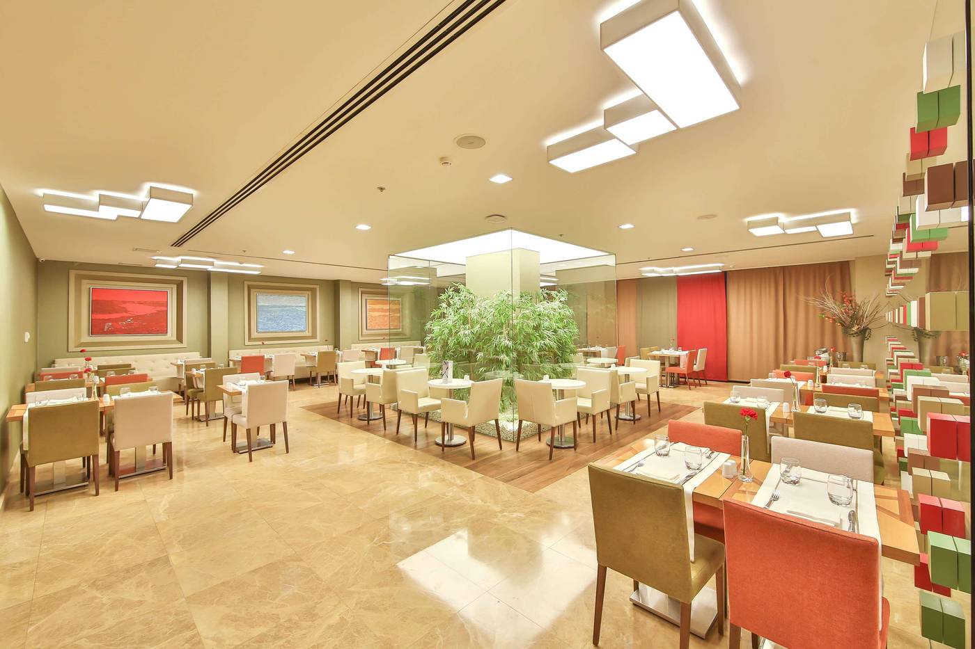 Ramada-Istanbul-Taksim-Restaurant-32