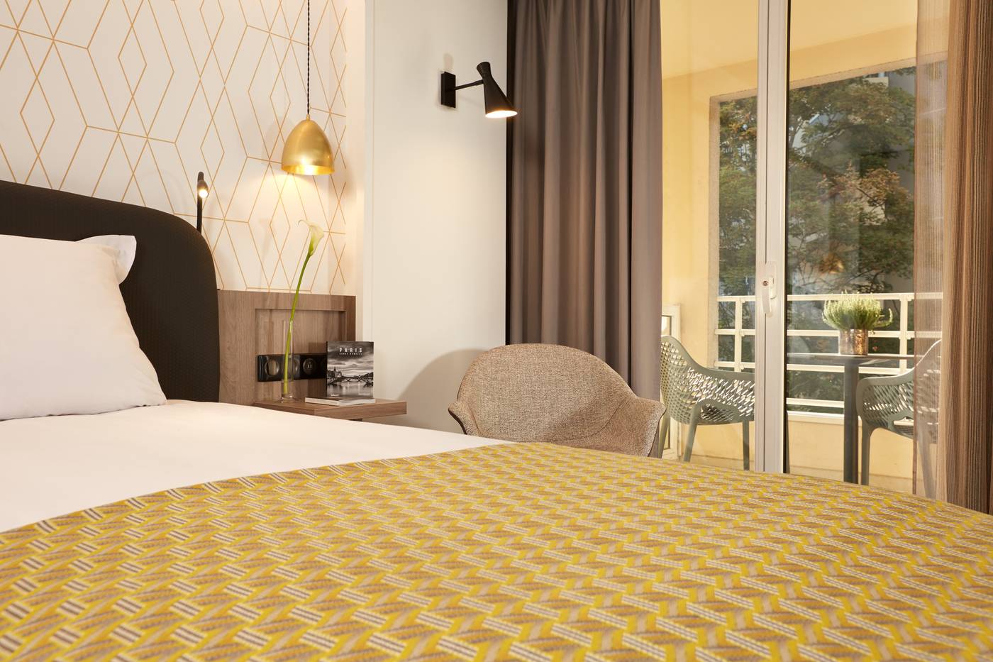 Auteuil-Tour-Eiffel-Room-14