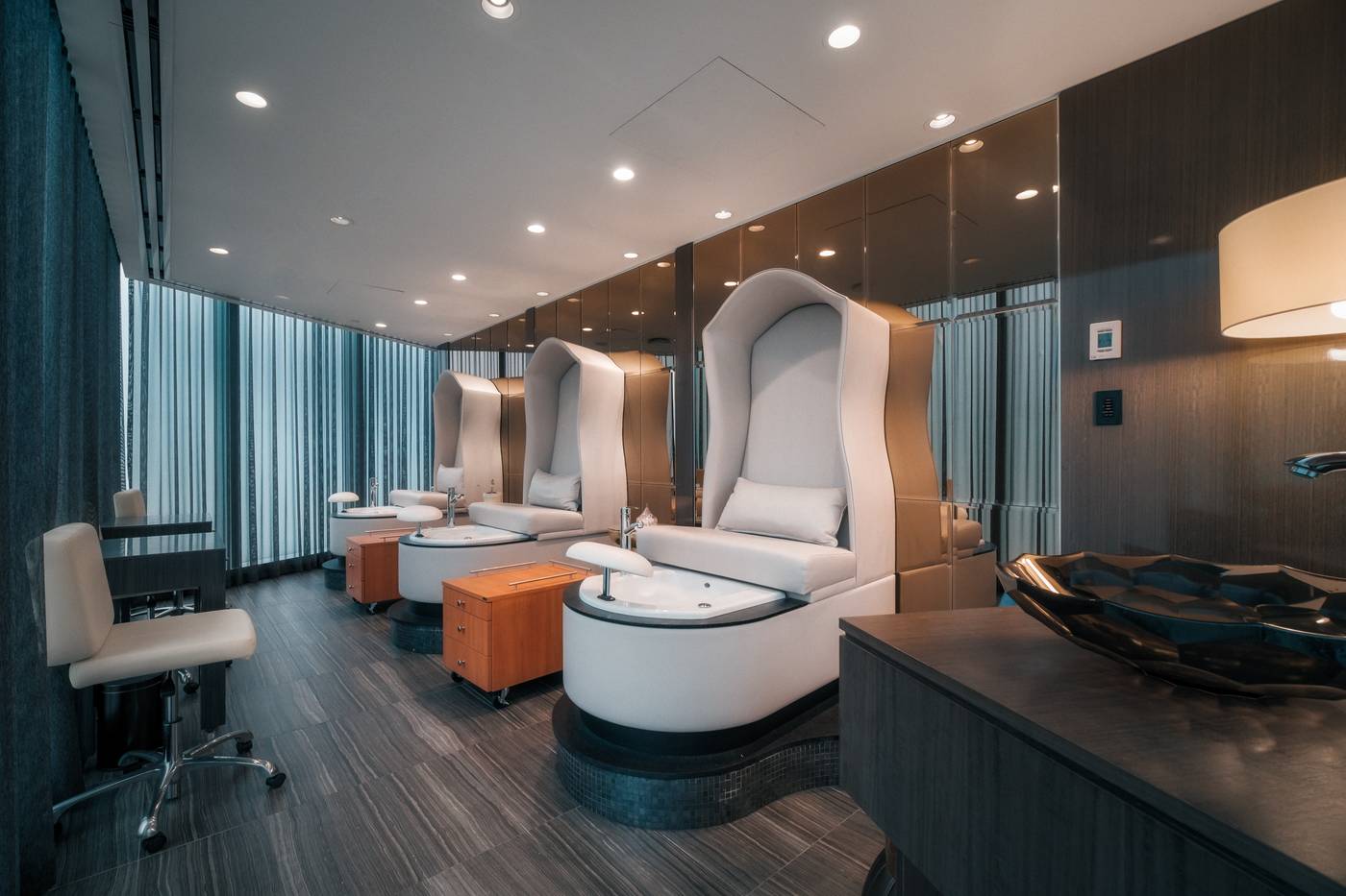 Paradox-Hotel-Vancouver-Sports-and-Entertainment-55