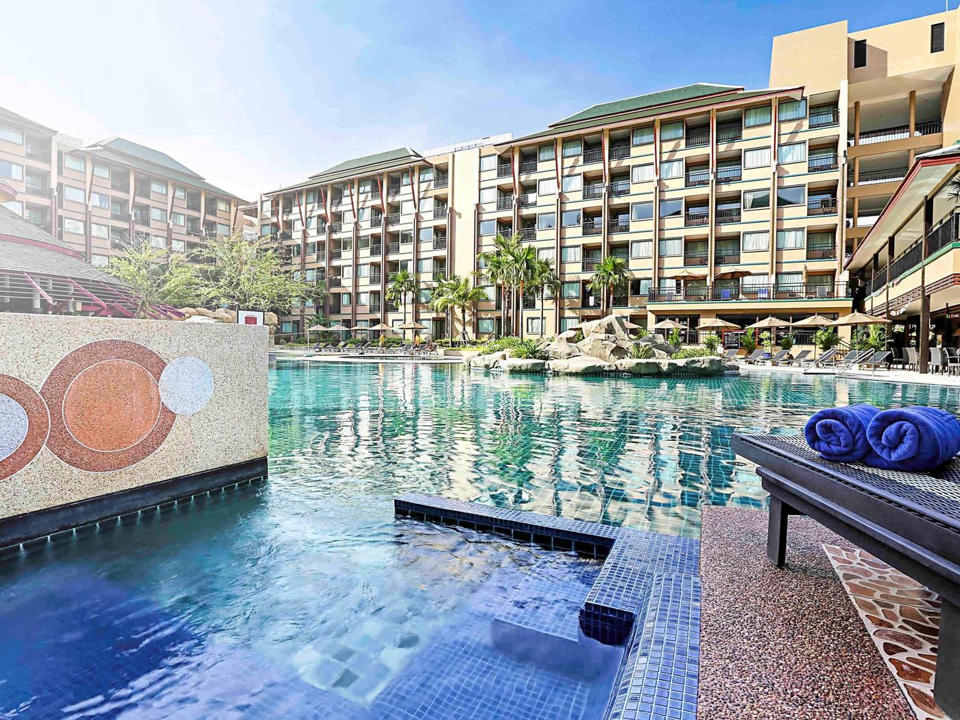 Novotel-Phuket-Vintage-Park-Room-8