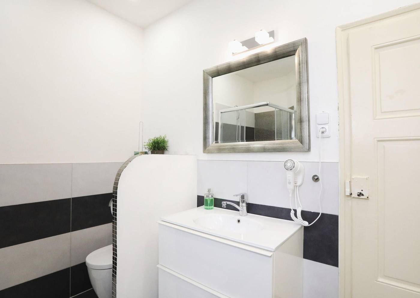 Old-Town-Square-Apartments-Room-37