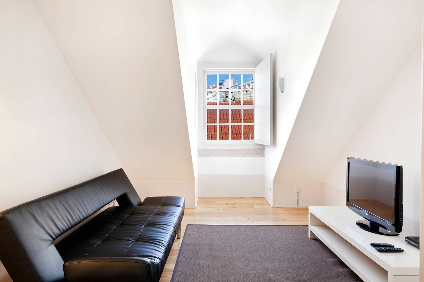 Hello-Lisbon-Cais-do-Sodre-Room-12