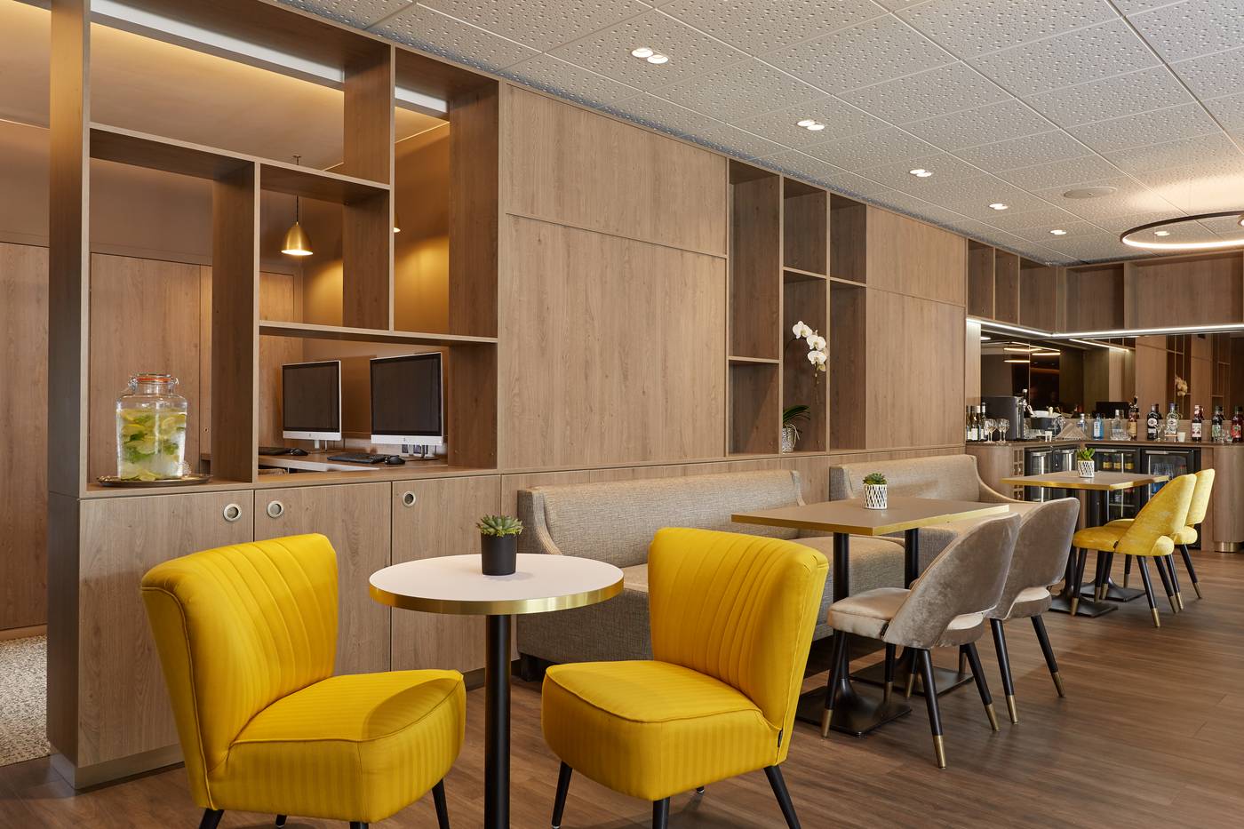 Auteuil-Tour-Eiffel-Bar-1