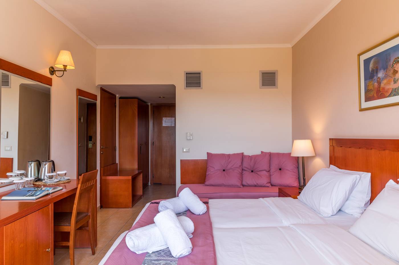 Ariti-Grand-Hotel-Room-32