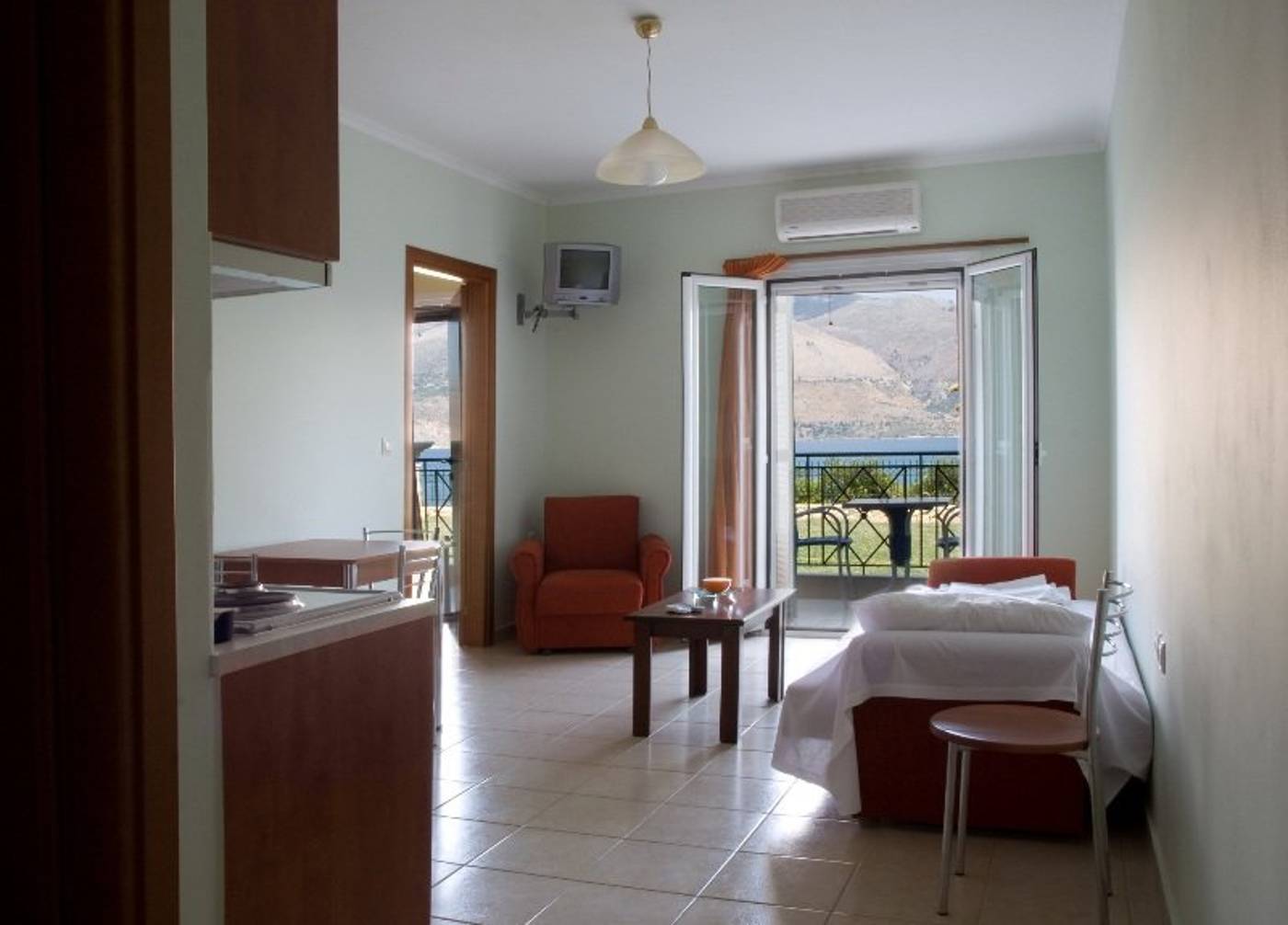 Lazaratos-Hotel-Room-6