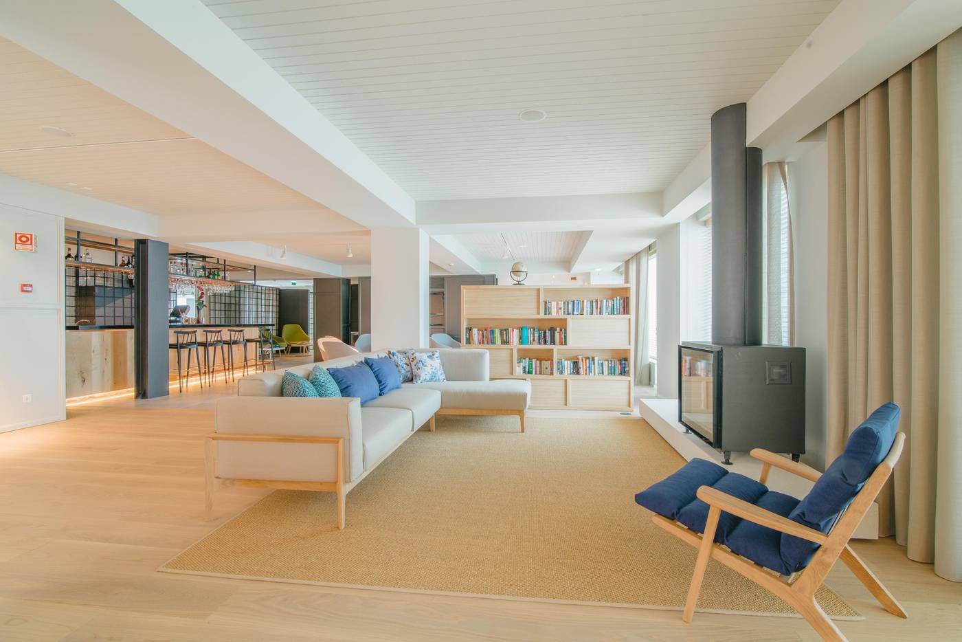 Aqualuz-Suite-Hotel-Apartamentos-Bar-64