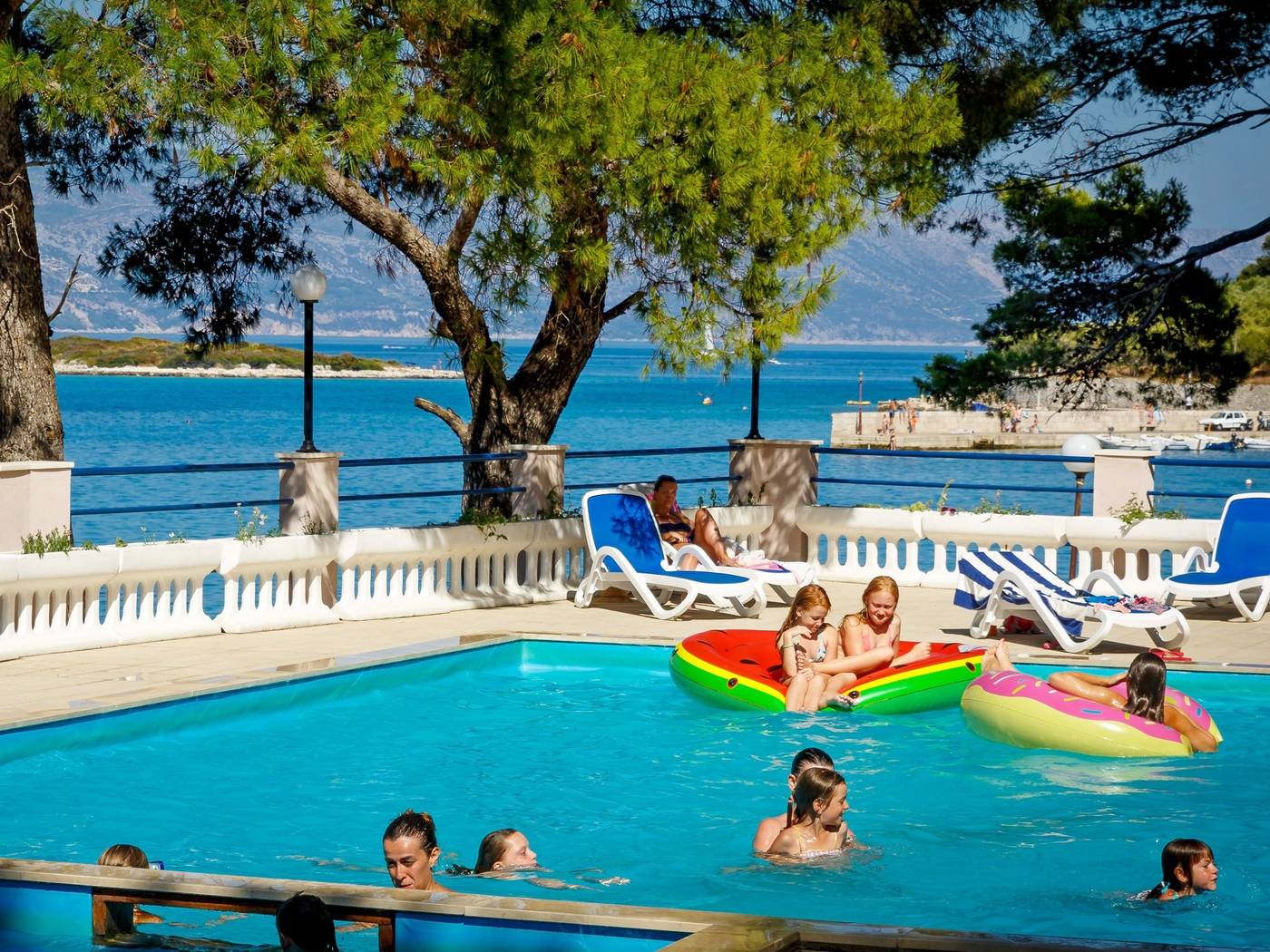 Lumbarda-Resort-Apartments-Pool-5