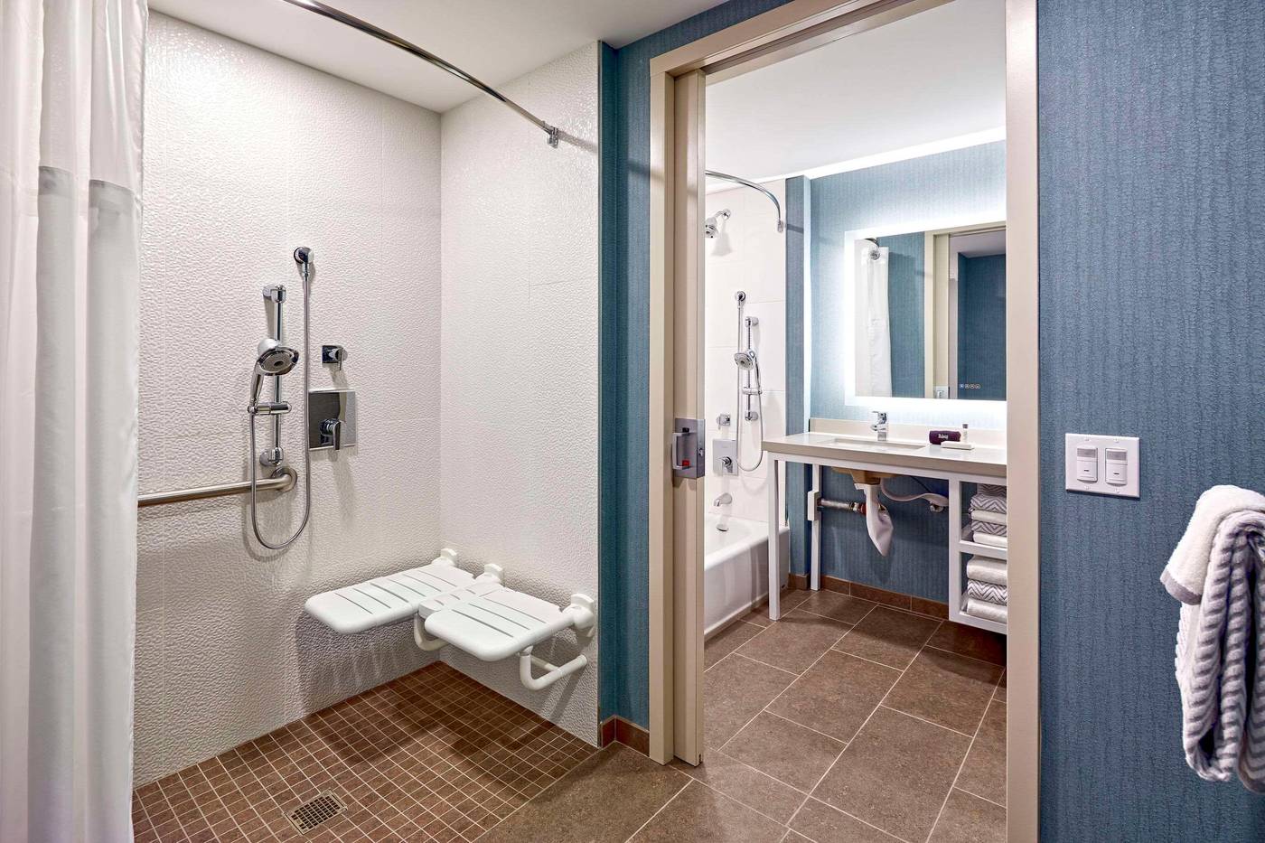 Cambria-Hotel-Anaheim-Resort-Area-Room-24