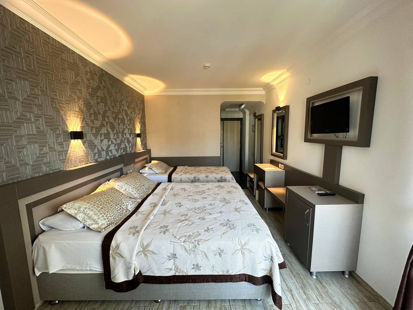 Monte-Carlo-Hotel-Room-10