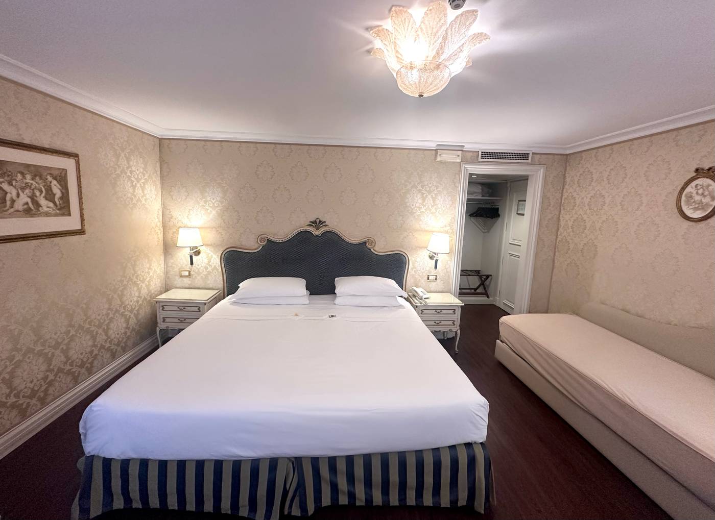 Hotel-Antiche-Figure-Room-40