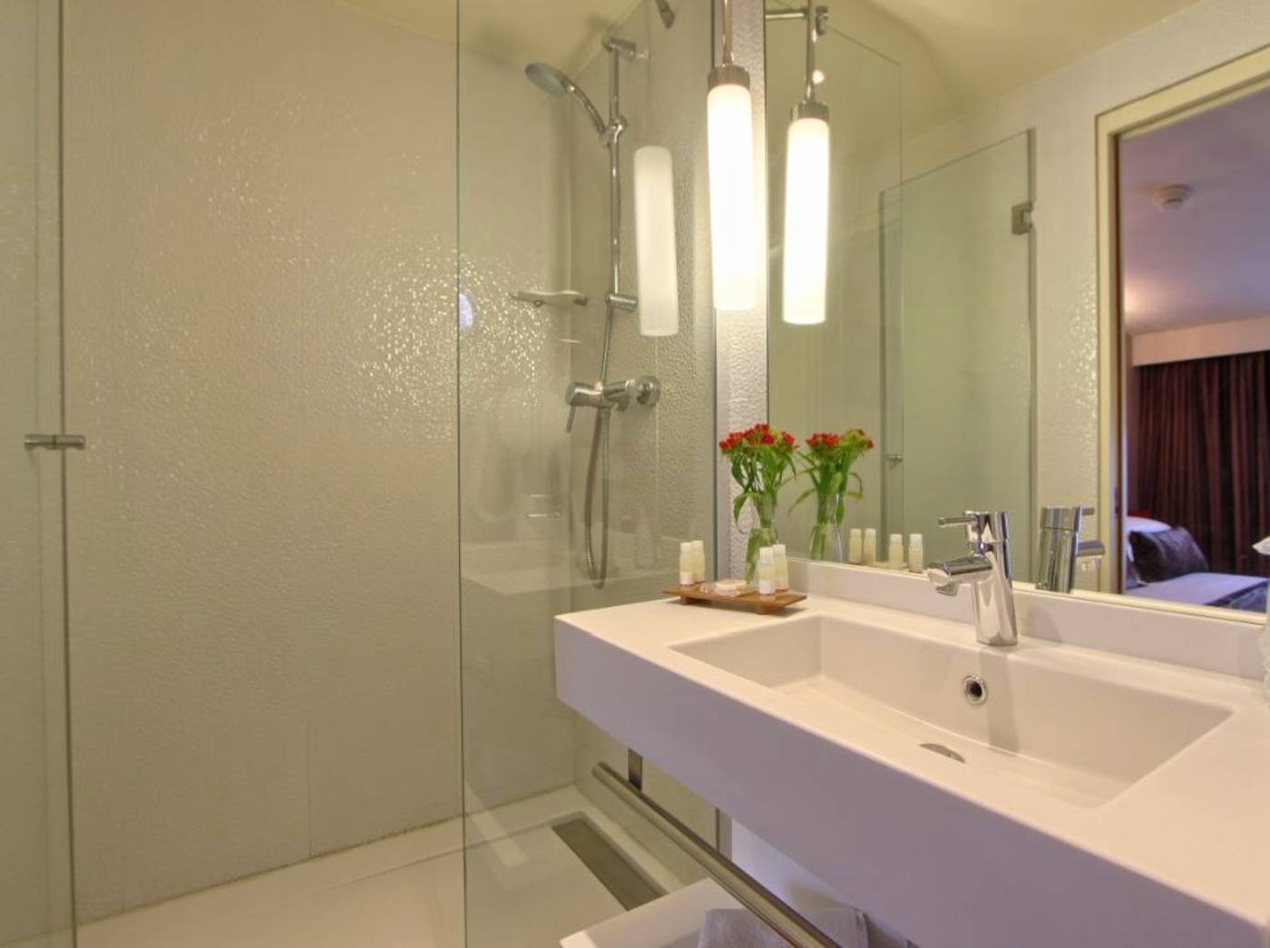 Hotel-Des-Deux-Continents-Room-28