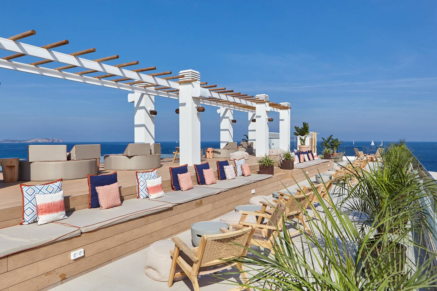 Marina-Palace-Prestige-by-Intercorp-Hotel-Group-Terrace-17