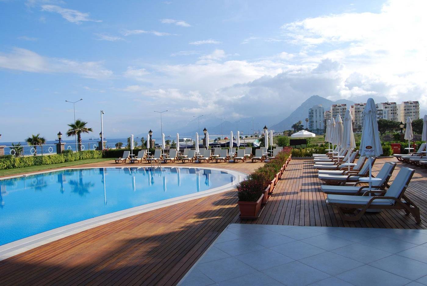 Crowne-Plaza-Antalya-Pool-4