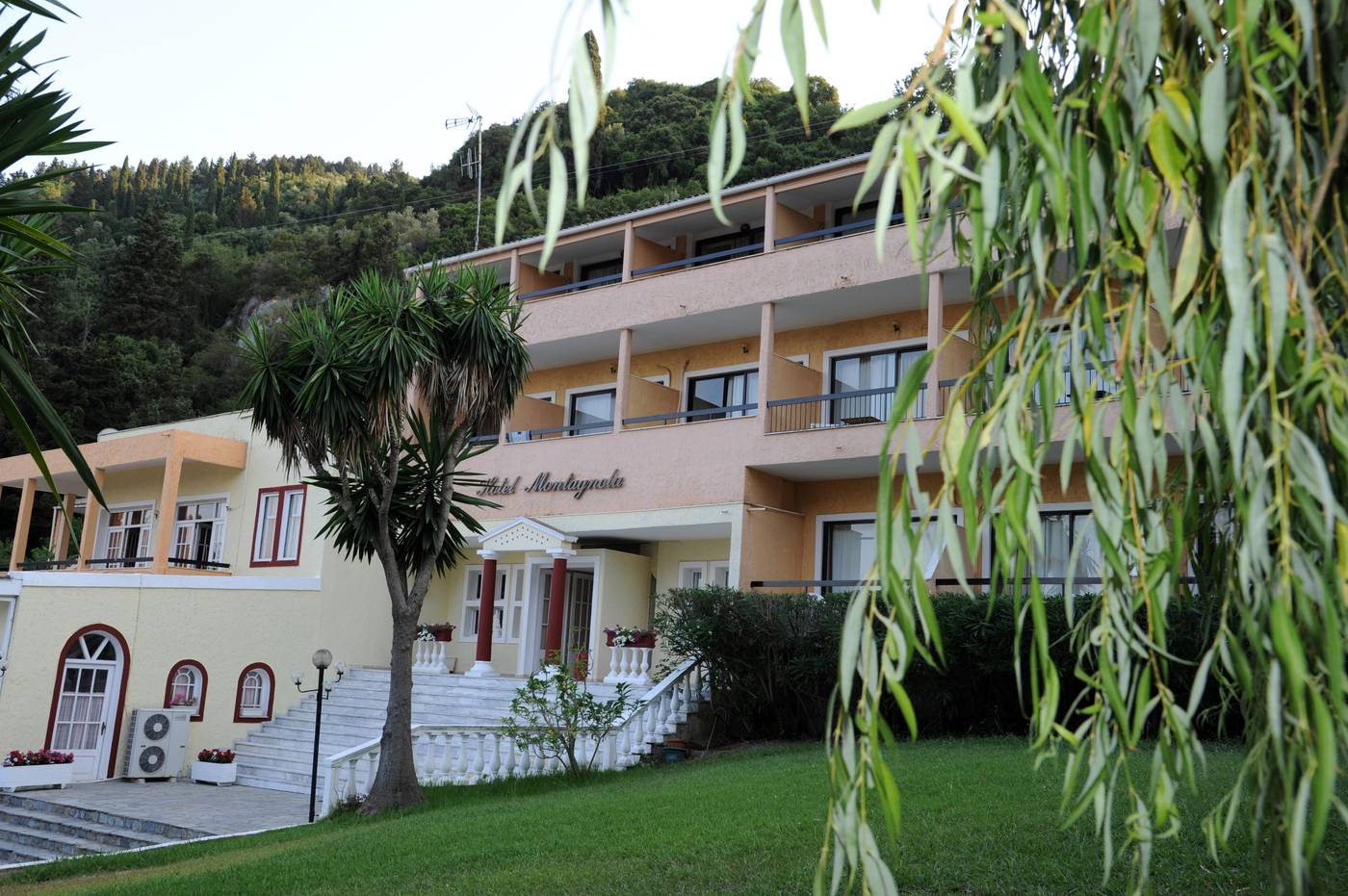 Benitses-Bay-View-Hotel-General-view-5