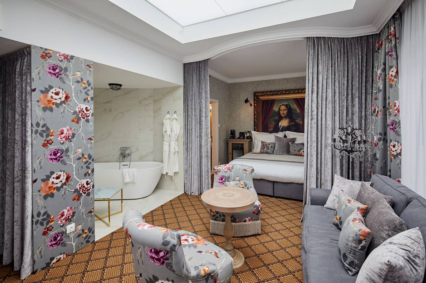 Mystery-Hotel-Budapest-Room-12