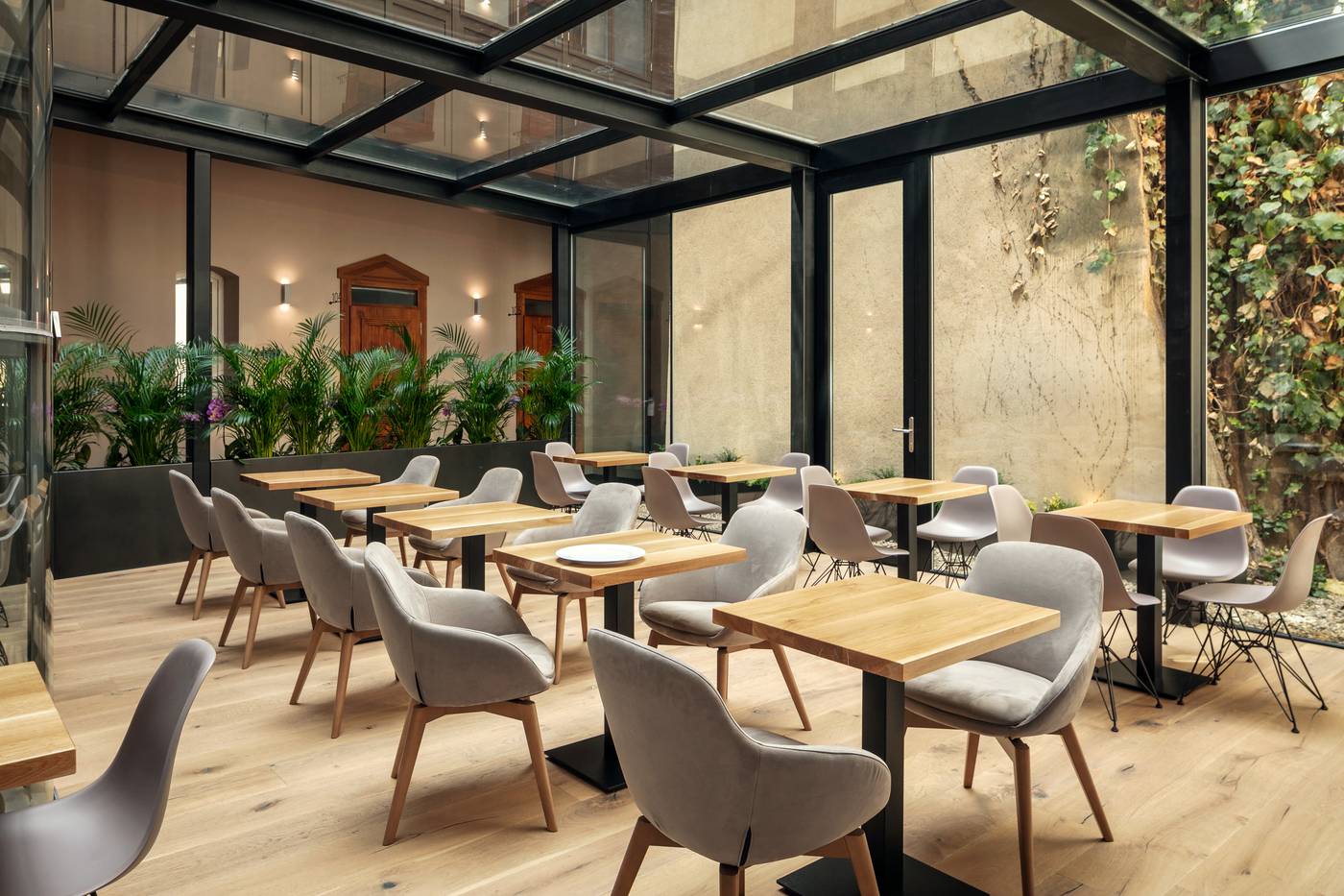 Moods-Charles-Bridge-Restaurant-1