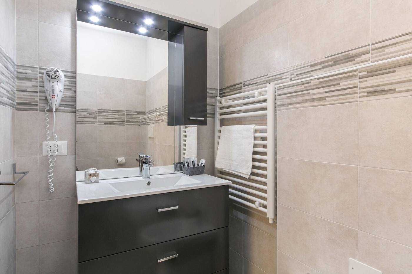 Red-Lion-Guest-House-Room-27